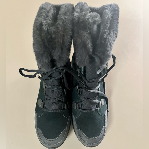 Columbia Black Boots - Picture 4 of 8